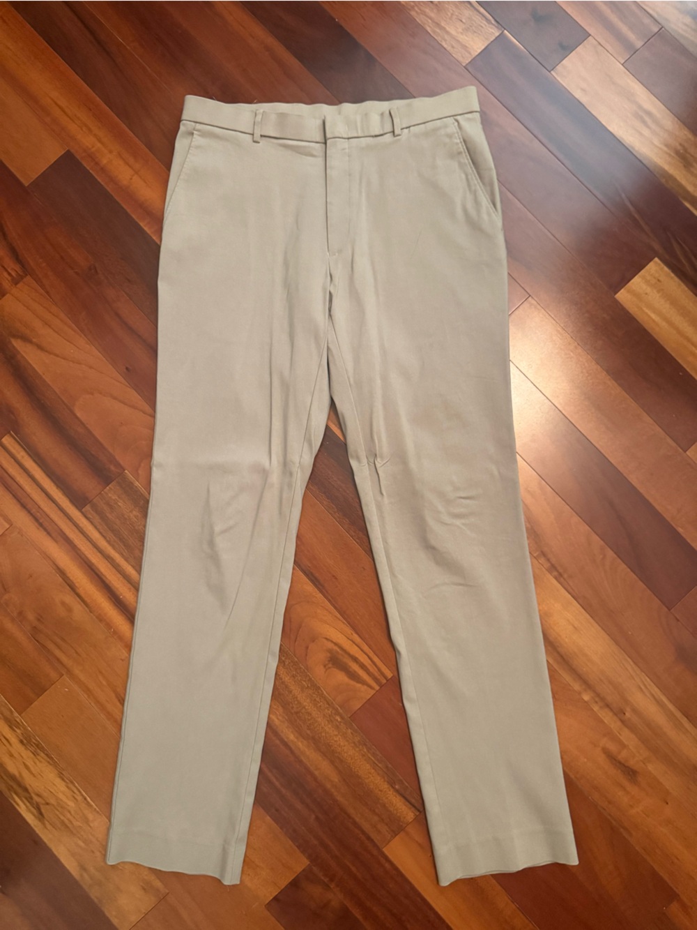 Tommy Hilfiger Men’s Chinos in Light Khaki